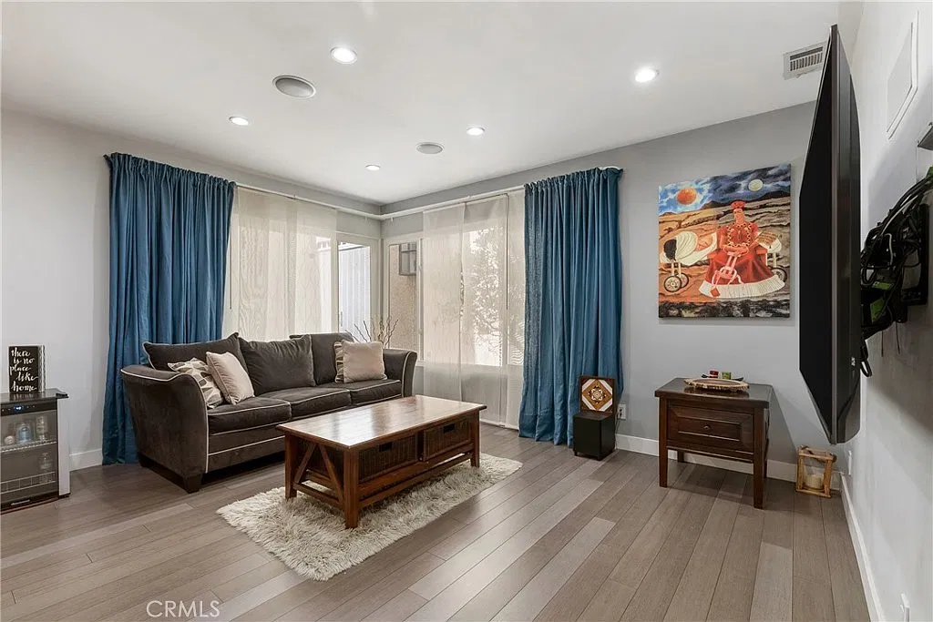 2 bed, 954 sqft, $3,495 — Photo 4