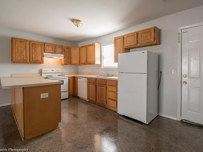 250 Meadow Ct #250 — Photo 15