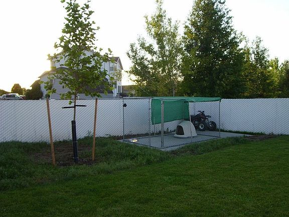 Dog lot in right rear(other new tree)