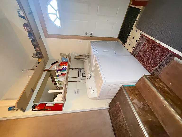 2016 W Charleston Ave #1R — Photo 13