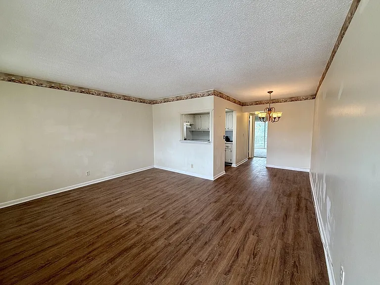 32 Kingswood E #B — Photo 2