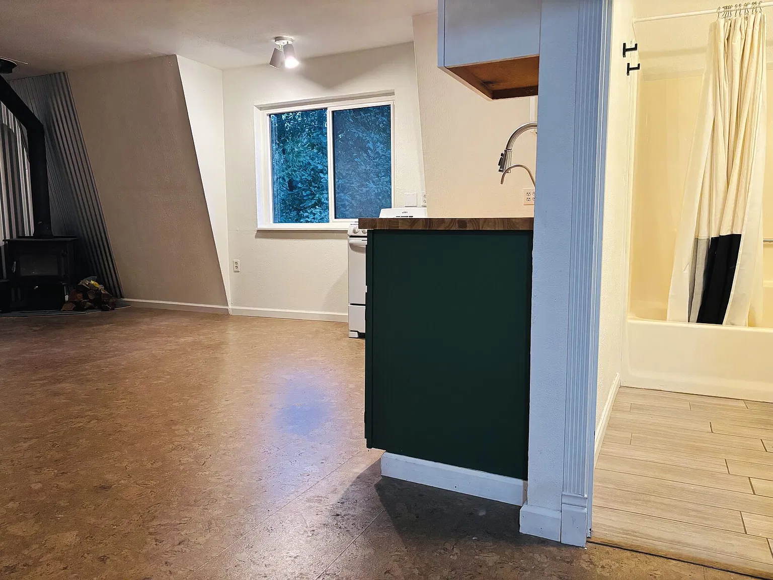 2 bed, 1.5 bath, 750 sqft, $3,000 — Photo 3