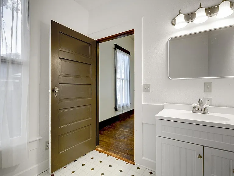 304 Olive St — Photo 18