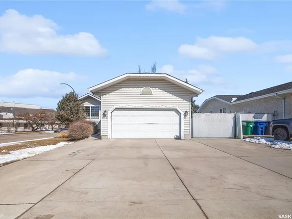 203 Konihowski ROAD, Saskatoon, SK S7S 1B2