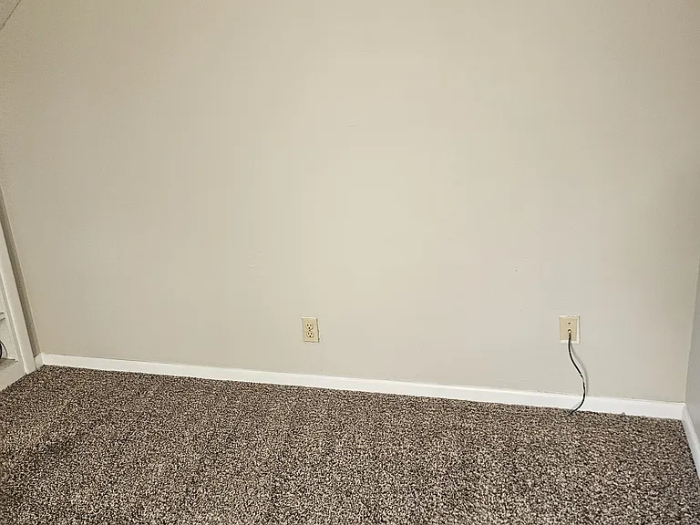 348 S College St — Photo 17