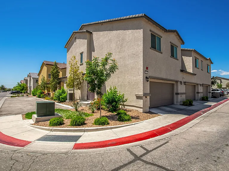 825 Star Estates Ave — Photo 2