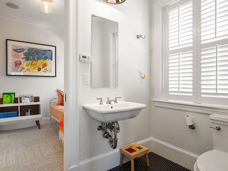 6 W Hill Pl — Photo 12