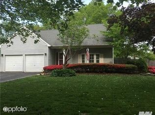 25 Sequoia Dr, Coram, NY 11727