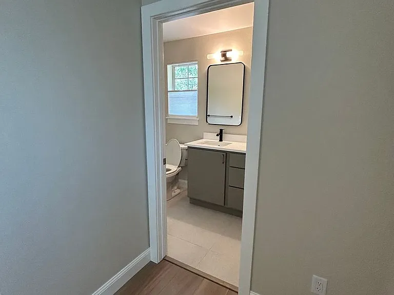 536 E Mulberry St — Photo 54