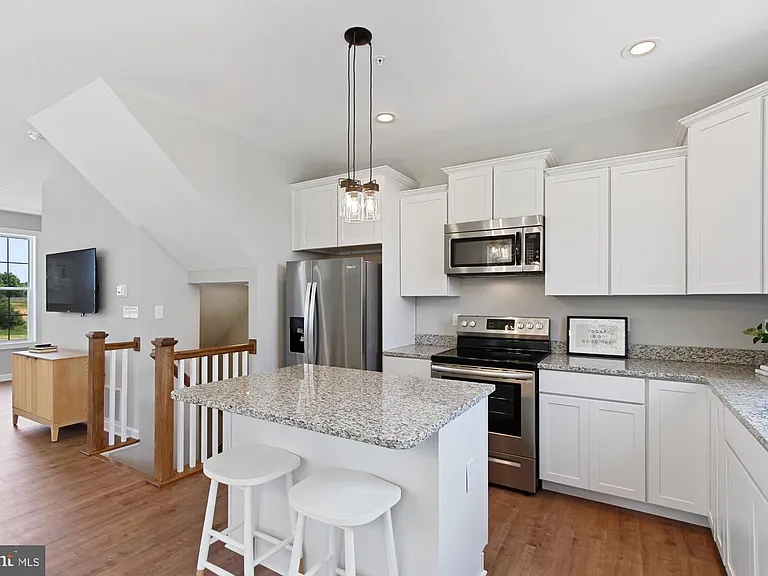358 Avon Dr — Photo 6