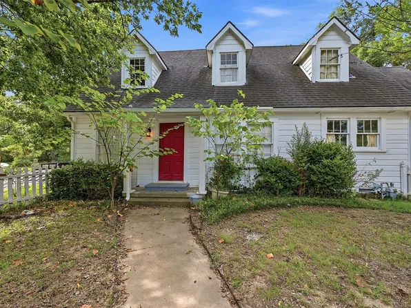 714 E 9th St, Bonham, TX 75418