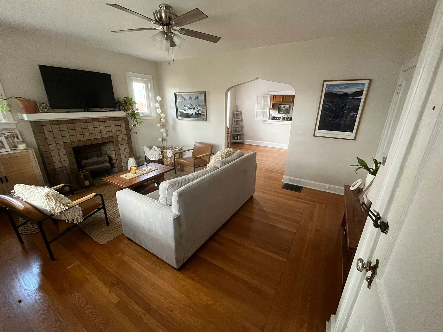 1 bed, 700 sqft, $1,300 — Photo 2