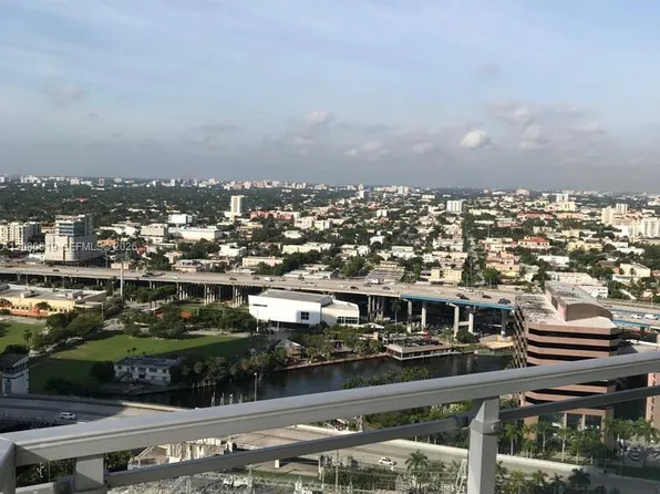90 SW 3rd St, Miami, FL