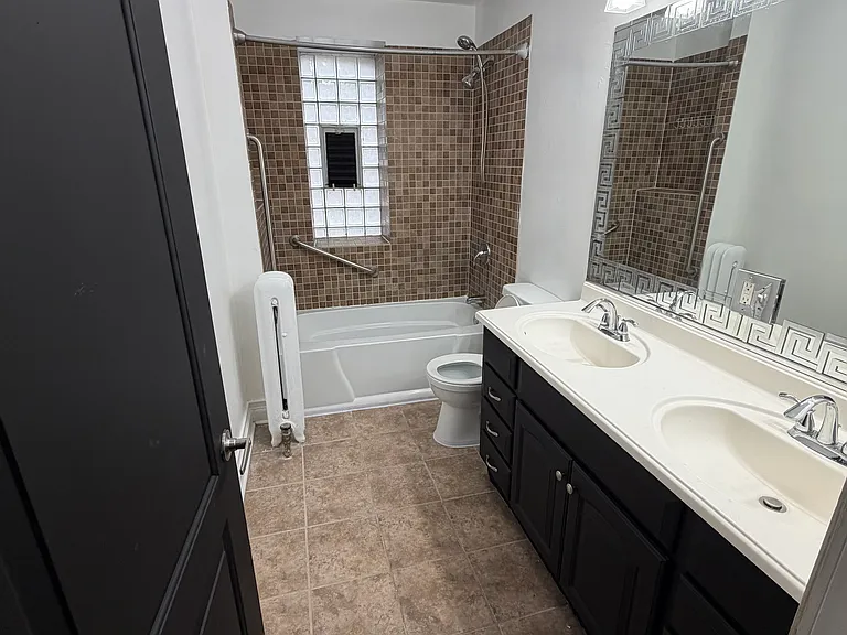 1325 S Independence Blvd #2 — Photo 10