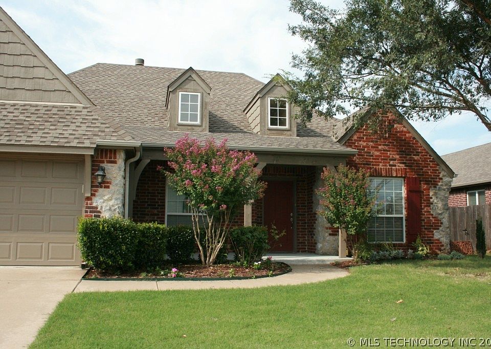 1st image of 20567 E 46th St
