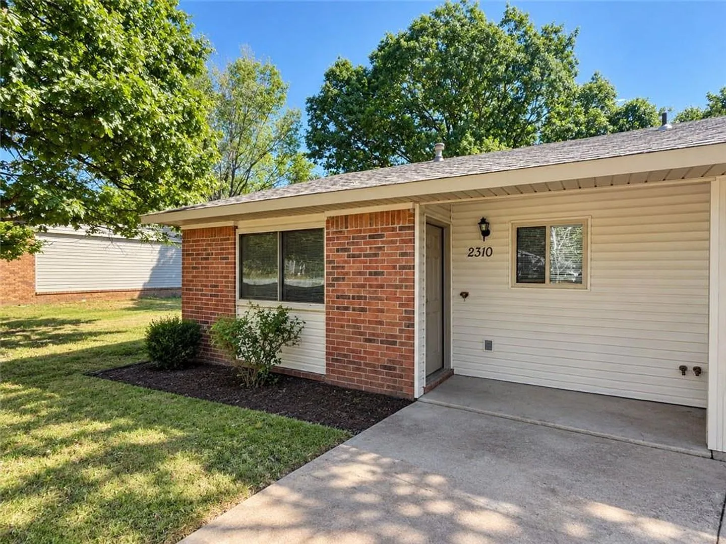 2308 - 2310 Raven — Photo 1