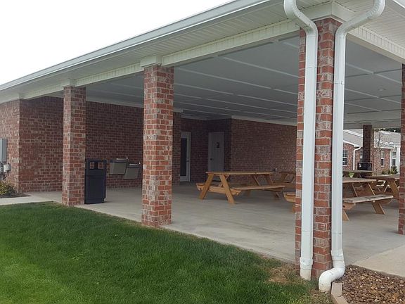 Shared space to entertain, just a few steps away!