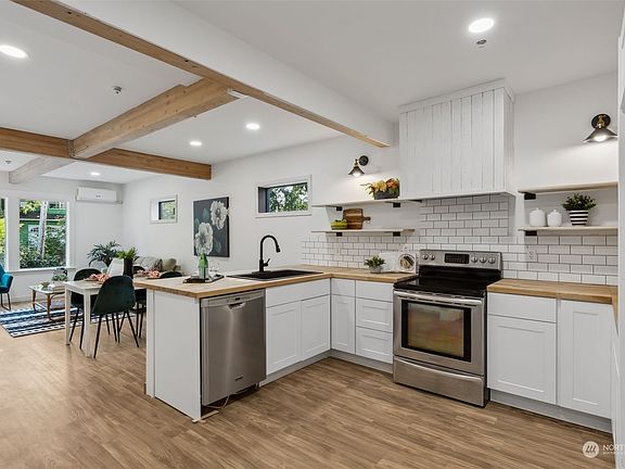 3rd image of 1514 SE 5th Avenue