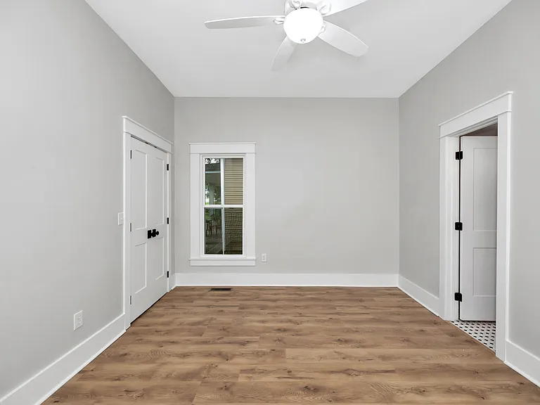600 McCullough Ave NE — Photo 10
