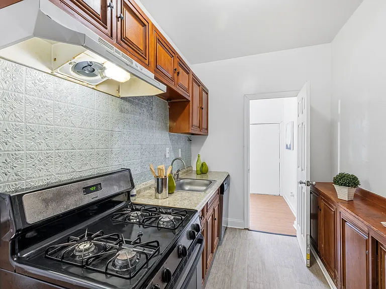 3310 Warder St NW — Photo 7