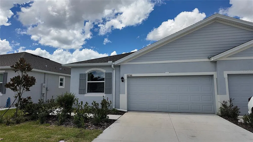 3 bed, 2.0 bath, 1564 sqft, $2,400 — Photo 1