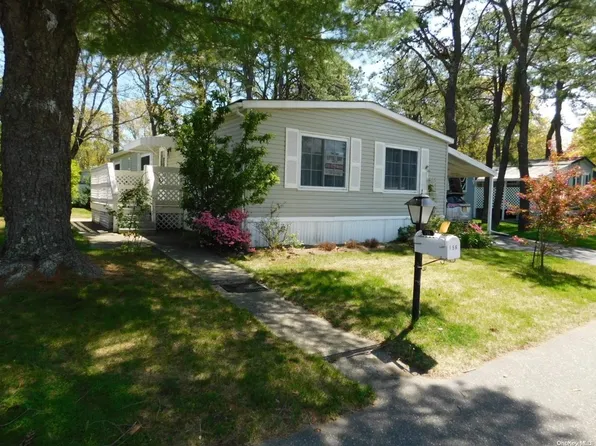 525-156 Riverleigh Avenue #156, Riverhead, NY 11901