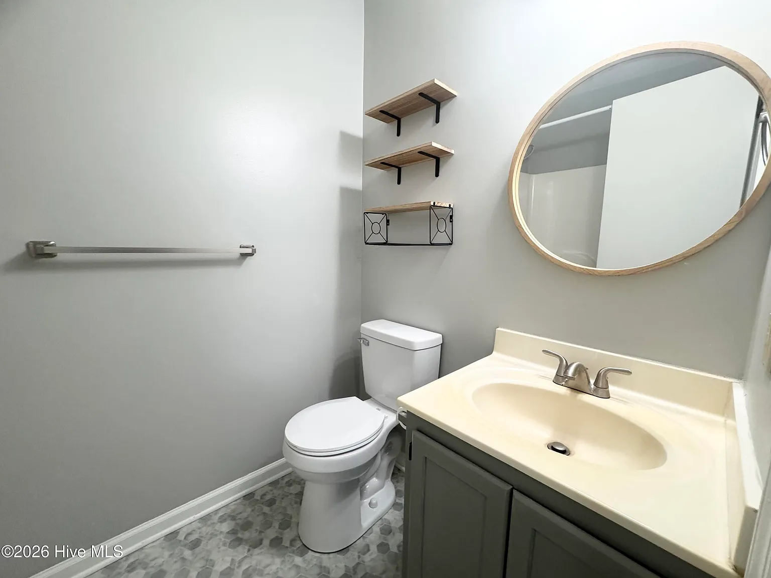 3 bed, 2.0 bath, $1,817 — Photo 3