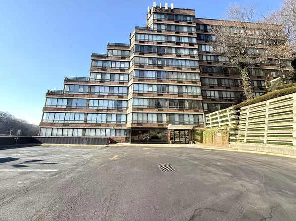 755 Narrows Road North 305 image 2 of 15