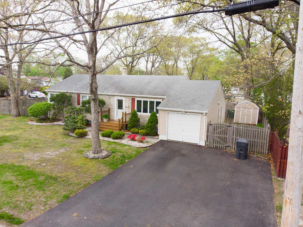 81 Meridian Dr photo 1