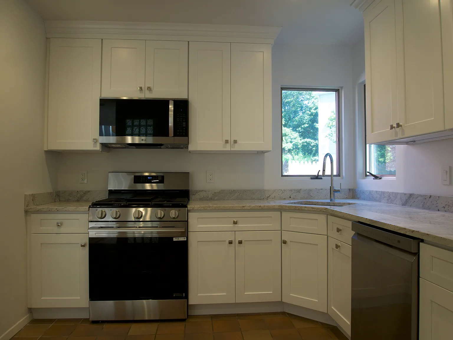 1 bed, 1005 sqft, $3,250 — Photo 3