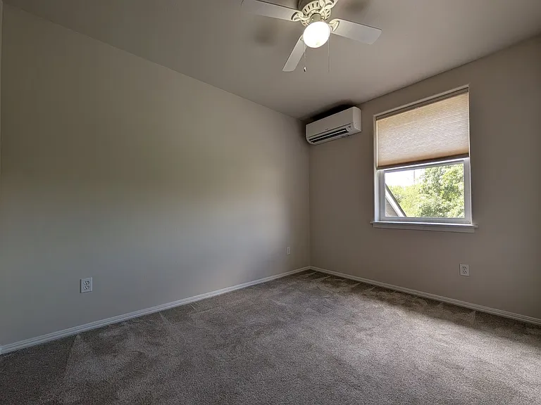 28 Lawrence St — Photo 16