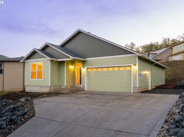944 SE Golden Eagle Ave, Roseburg, OR 97470