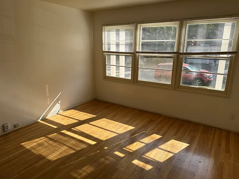 Silverlake Garden Apartments — Photo 50