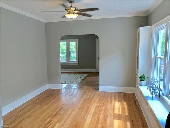 3rd image of 2098 Wascana Ave