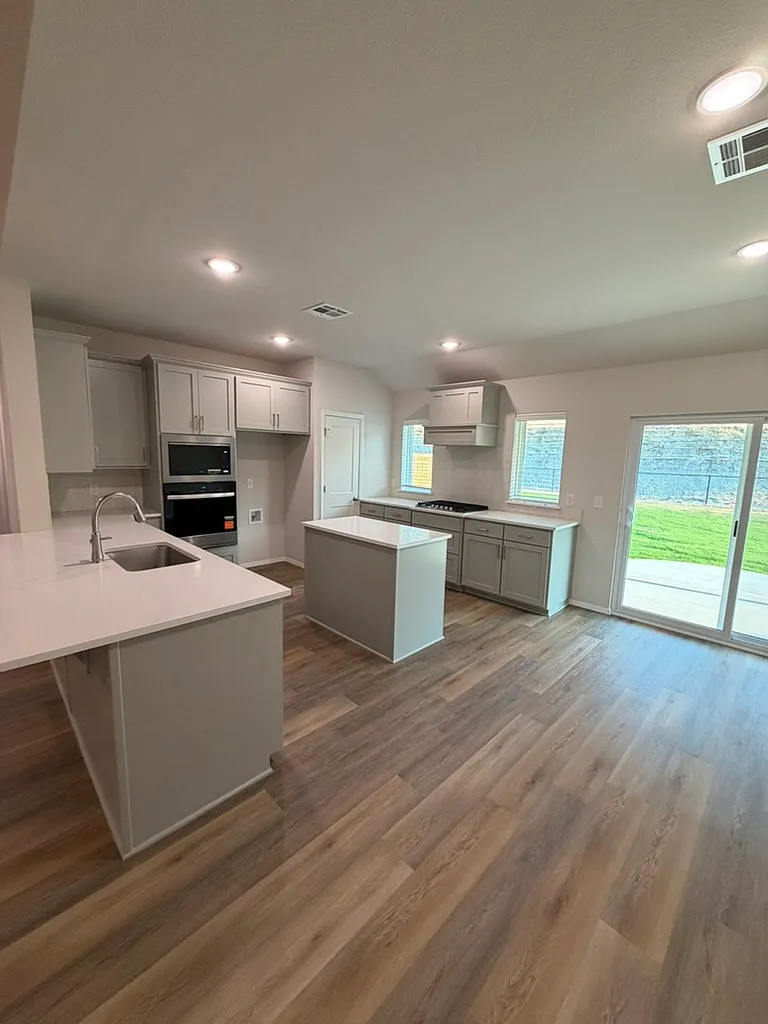 7709 E 91st St N - Brand New 4br/ 3ba/ 3 Car Gar In Magnolia, Owasso! — Photo 4