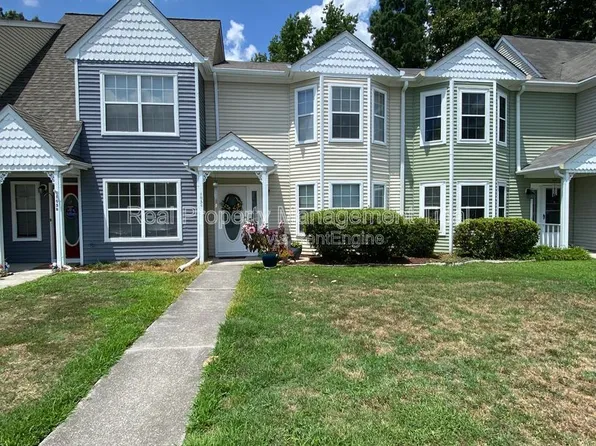 105 Heather Way APT C, Yorktown, VA 23693