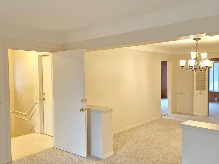 832 Harcourt Rd — Photo 3