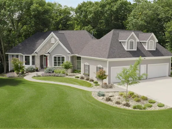 270 Turnberry Ct, Hudson, WI 54016