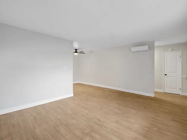 8127 Stewart and Gray — Photo 10