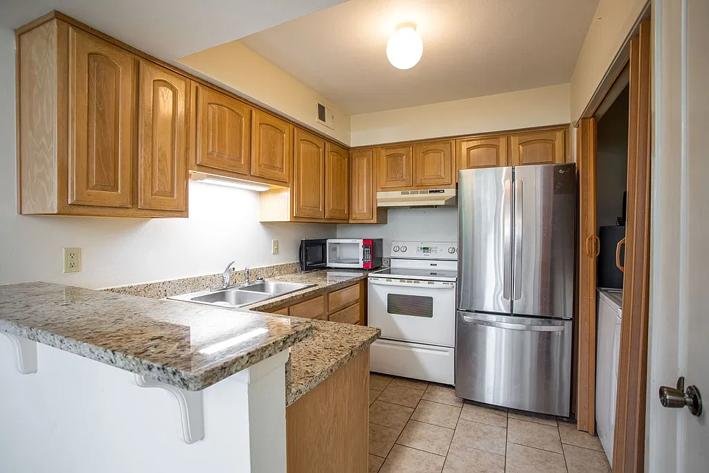 2 bed, 2.0 bath, 1420 sqft, $1,595 — Photo 4