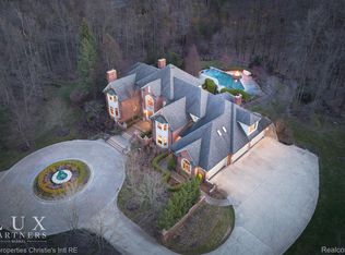 5566 Orchard Ridge Dr, Rochester, MI 48306