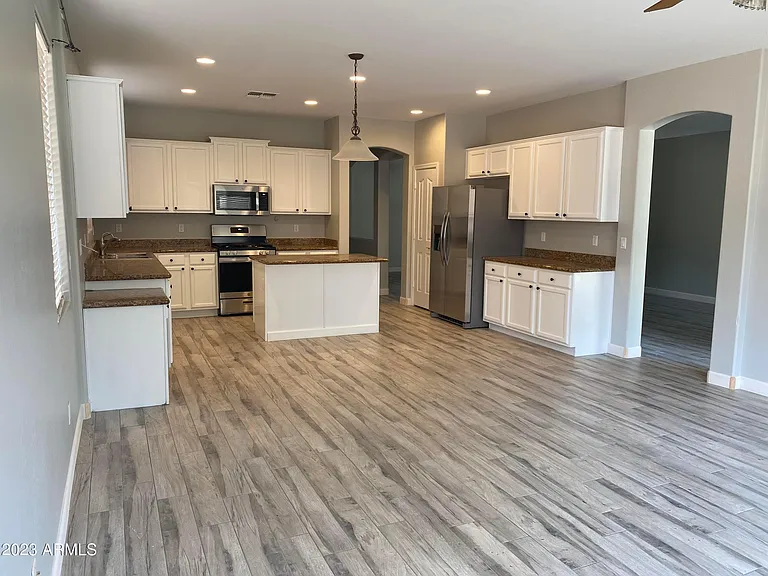 232 W Hawk Way — Photo 2