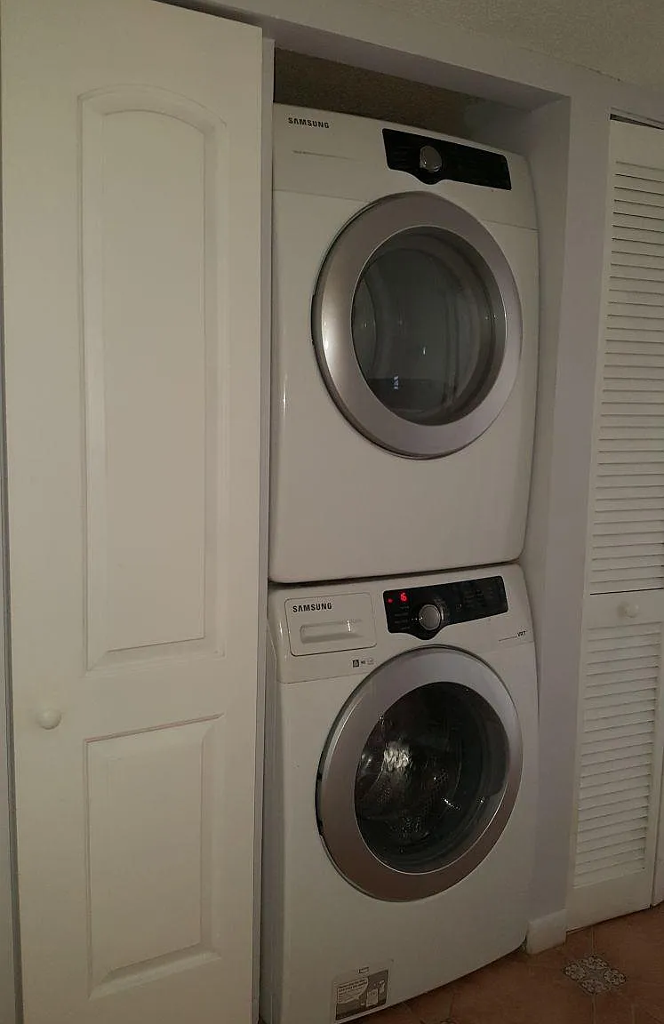2 bed, 1040 sqft, $2,100 — Photo 4