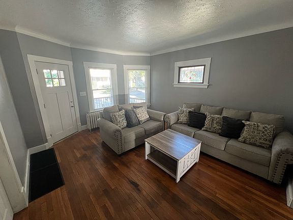2nd image of 1582 Westwood Ave #1