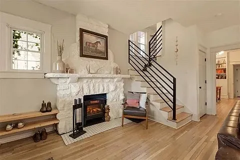 5 bed, 2600 sqft, $3,250 — Photo 4