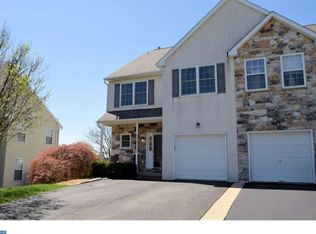 906 Heritage Dr, Norristown, PA 19403