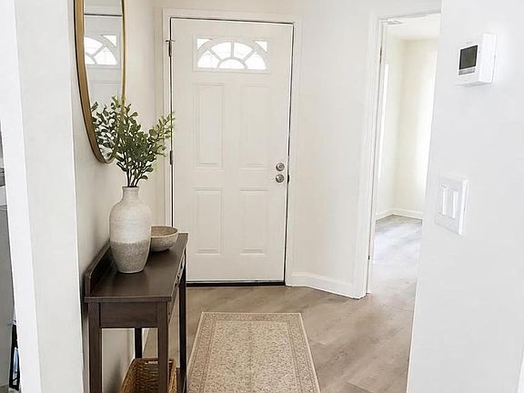 4th image of 1105 Devonwood