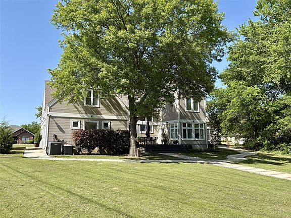 5th image of 2 Jennifer Ln