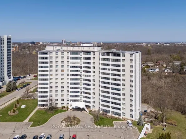 15 Towering Heights Blvd #1205, Saint Catharines, ON L2T 3G7