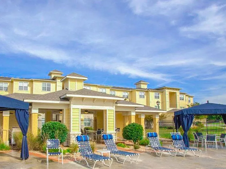 Sonoma Grande Apartments — Photo 10